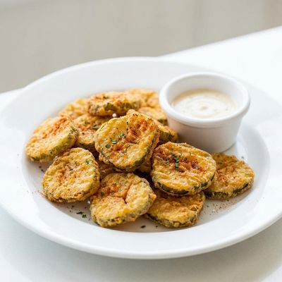 Restaurant Hooters Fried Pickles